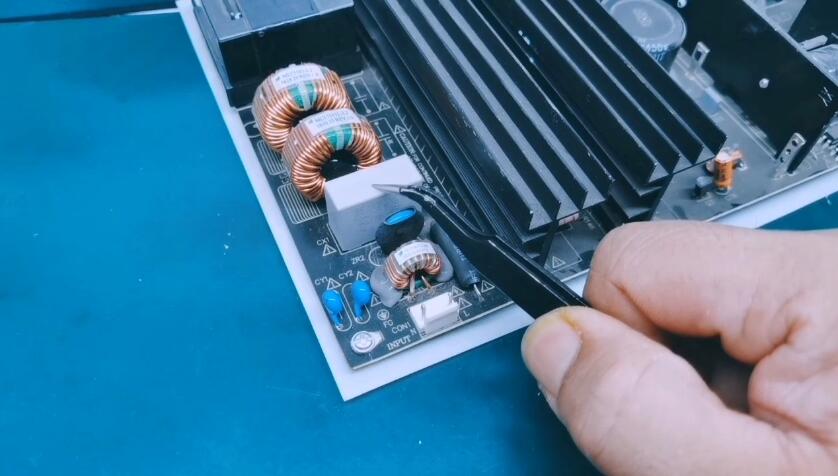 如果安規(guī)電容在電源線路板上壞了有什么影響？