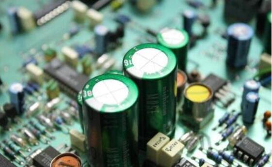 如何區(qū)別電容器的正負極？